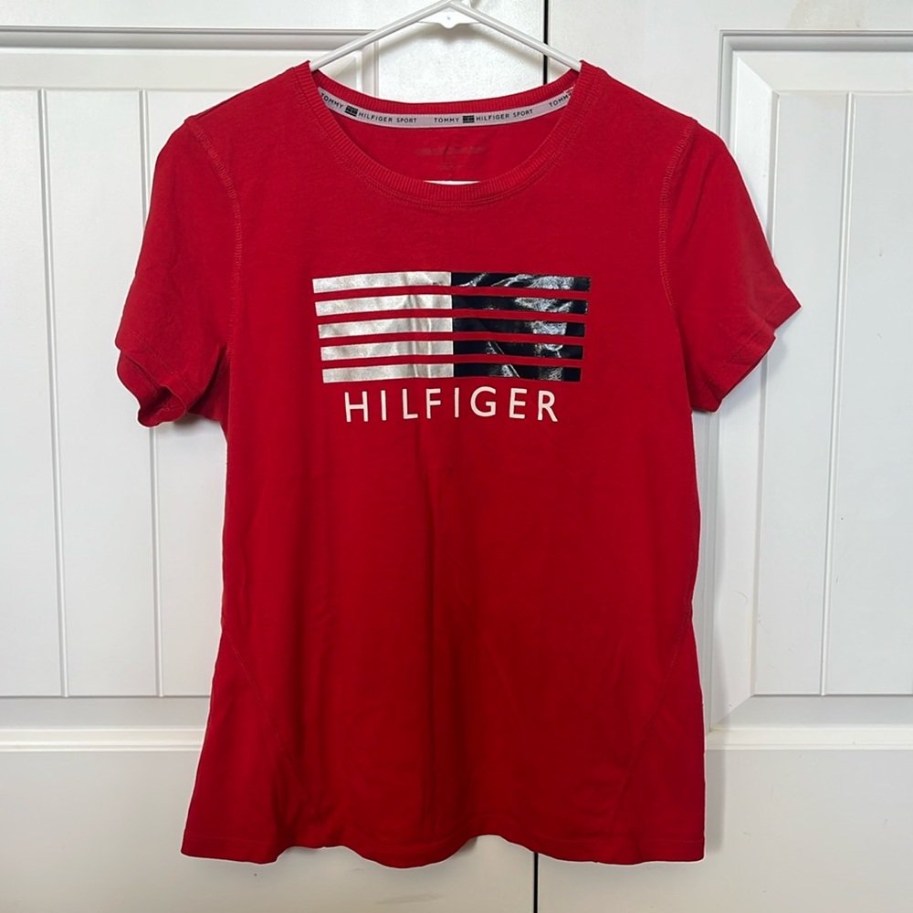 M red Tommy Hilfiger short sleeve T-shirt